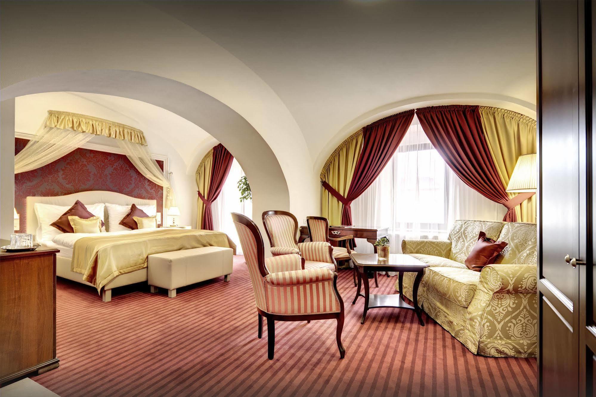 Boutique Hotel Hviezdoslav Kezmarok Luaran gambar