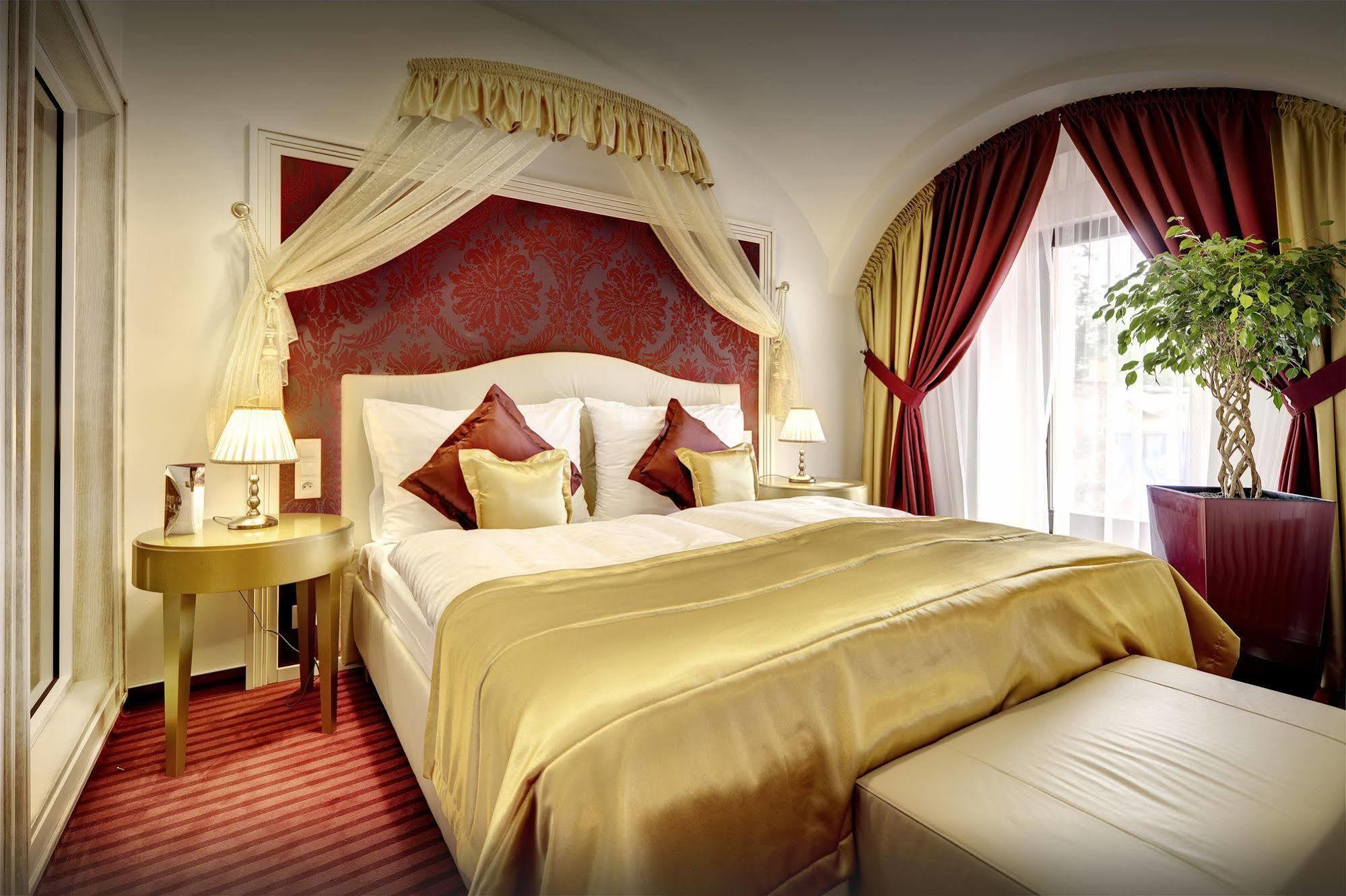 Boutique Hotel Hviezdoslav Kezmarok Luaran gambar